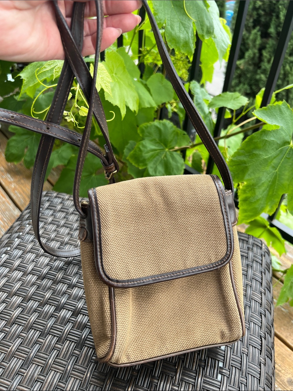 Liz Claiborne Vintage Tan Crossbody Canvas Bag with Brown Trim